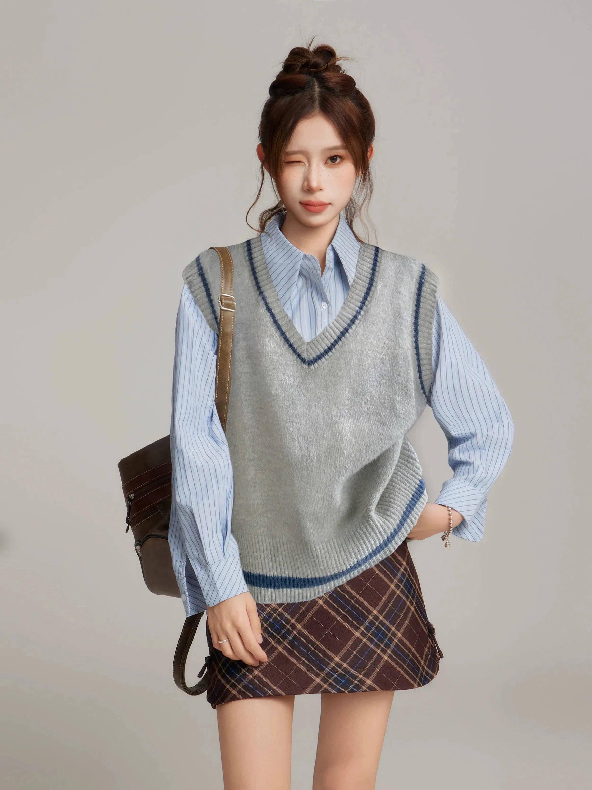 Gray v-neck Korean knitted vest vest for women spring and autumn fall and winter waistcoat sweater layered shirt two-piece top