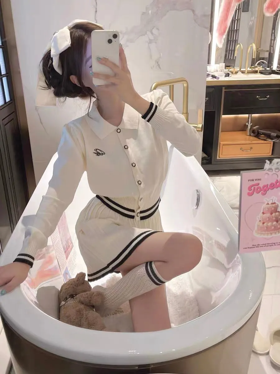 Xiaoxiangfeng high-end two-piece set for women autumn knitted cardigan with pleated skirt college style hot girl suit